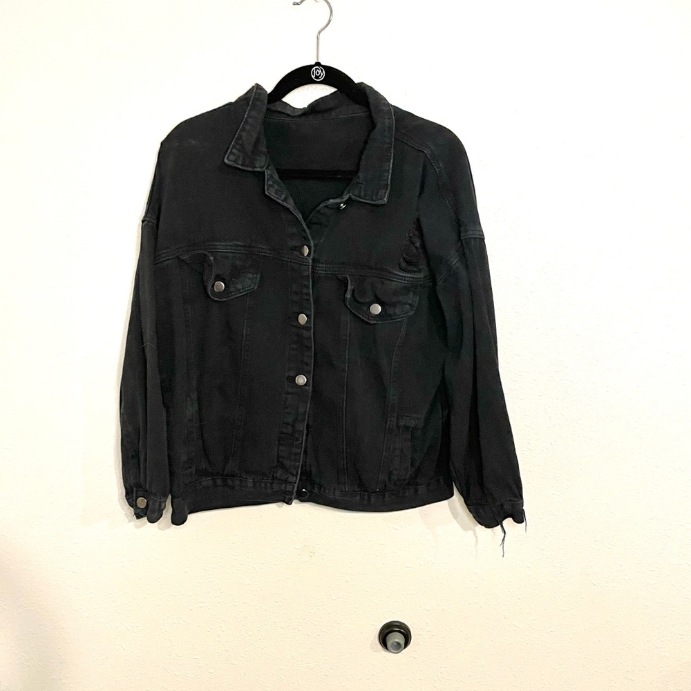 Ripped jean jacket black